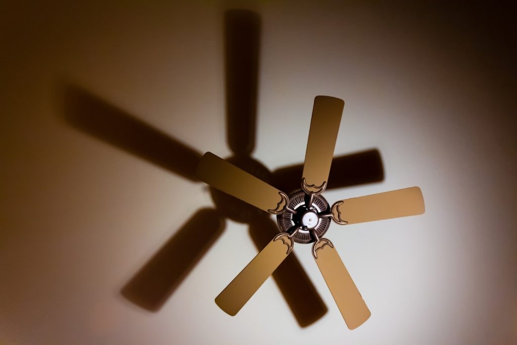 Stille ventilator: stijlvol en zuinig verkoelen